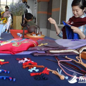 “回歸‘心’生活” “傳統(tǒng)文化集市”開進(jìn)群藝館