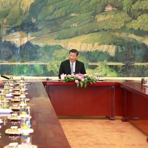 習(xí)近平集體會(huì)見(jiàn)上海合作組織成員國(guó)國(guó)防部長(zhǎng)