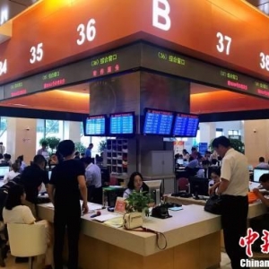 上海浦東：“單窗通辦”“一庫(kù)共享”讓企業(yè)辦事“進(jìn)一門(mén)”