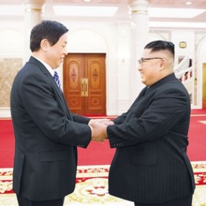 栗戰(zhàn)書會見金正恩轉交習近平總書記親署函