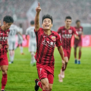 滬漂青年武磊12歲闖蕩上海灘 捧冠后這座城市會(huì)為他歡呼嗎？
