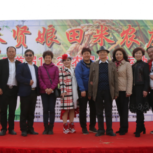 魔田聯(lián)盟首屆農(nóng)民田頭運(yùn)動會在奉賢“娘田米”農(nóng)莊成功舉辦