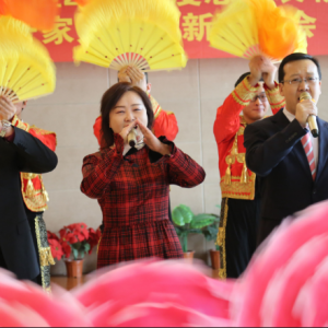 飽含激情 充滿力量——新疆維吾爾自治區(qū)標(biāo)準(zhǔn)化研究院歌伴舞《國(guó)家》為社區(qū)迎春聯(lián)歡會(huì)添光彩