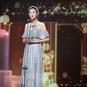 侯夢莎獲“年度飛躍表演劇星”榮譽(yù) 攜品質(zhì)繼續(xù)前行