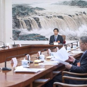 十三屆全國(guó)人大二次會(huì)議主席團(tuán)常務(wù)主席第三次會(huì)議舉行 栗戰(zhàn)書(shū)主持