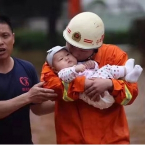眾志成城！齊力抗洪！