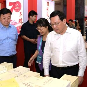 李強(qiáng)參觀上海書展：多出好書、多出精品，營造更加濃厚的書香社會氛圍