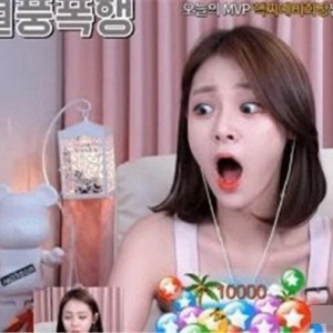 韓國女主播1小時收到中國粉絲14萬打賞，激動大哭連續(xù)鞠躬