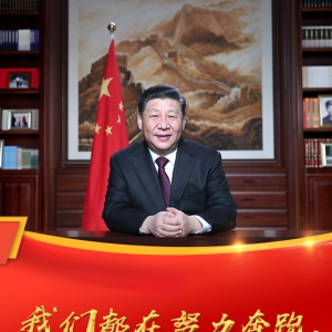 【習近平年度“金句”之一】我們都在努力奔跑，我們都是追夢人