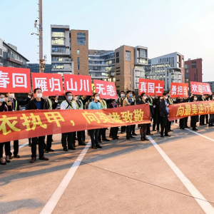致敬、慰問、感謝！李強(qiáng)歡迎這些白衣戰(zhàn)士平安凱旋，叮囑他們休息好、調(diào)整好、恢復(fù)好