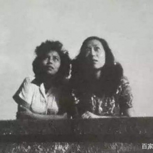 張愛玲去世，電影節(jié)展示她的電影，記者：可以約這位女士專訪么