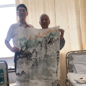閔行區(qū)衛(wèi)計(jì)委宋琪趕到醫(yī)院探望老友劉松林會長