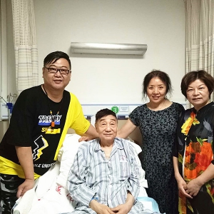會(huì)長助理施瑞娟、影視委員會(huì)秘書長朱文剛探望劉松林會(huì)長，徐翠華陪同會(huì)見