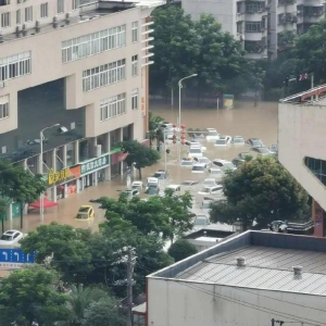Ⅰ級響應！湖北恩施城區(qū)大面積被淹，公交沒頂，江水漫到居民區(qū)