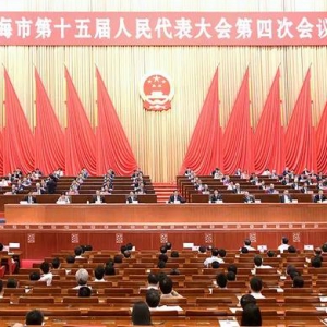 譜寫人民城市新篇章！上海市十五屆人大四次會議閉幕，李強與龔正握手表示祝賀