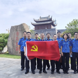 松江區(qū)九亭鎮(zhèn)城管開展“銘記歷史，緬懷先烈，珍愛和平，開創(chuàng)未來”主題黨日活動(dòng)