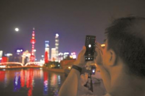 中秋假期全市公園迎客逾185萬人次 樣本企業(yè)三天實現(xiàn)銷售額25.8億元